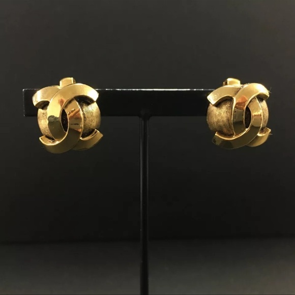 AUTH Chanel Vintage CC Logo Gold Earrings - Picture 1 of 7